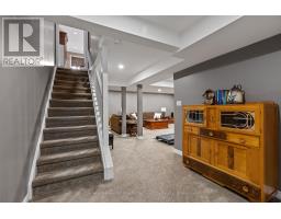 68 SPRUNG COURT - 28