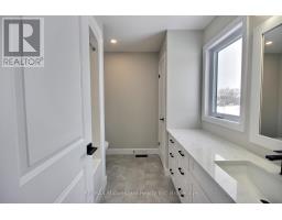 14 ROBERTS STREET N - 9