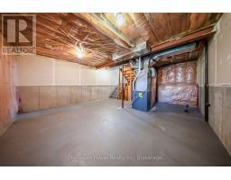 9 RED CLOVER CRESCENT - 36