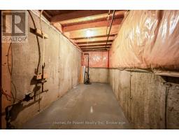 9 RED CLOVER CRESCENT - 37