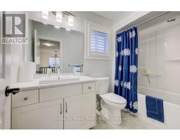 4 LIVINGSTON DRIVE - 34