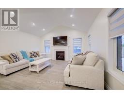 4 LIVINGSTON DRIVE - 7