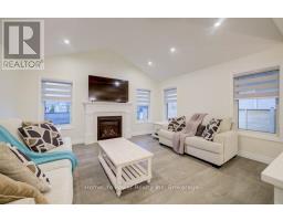 4 LIVINGSTON DRIVE - 9