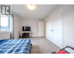 45 QUEENSGATE CRESCENT - 32