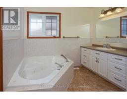 20 RIDGEWOOD CRESCENT - 13