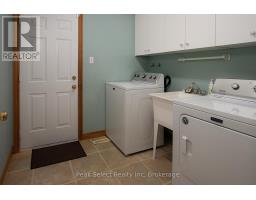 20 RIDGEWOOD CRESCENT - 23