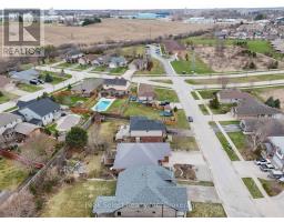 20 RIDGEWOOD CRESCENT - 32