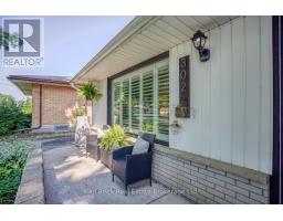 302 ROSS AVENUE - 3