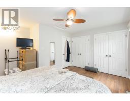 567 ELGIN STREET E - 21