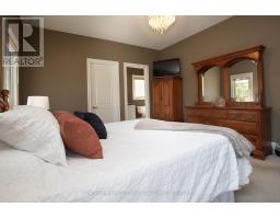 30 - 41 NORTH POINTE DRIVE - 17