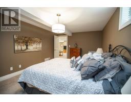 30 - 41 NORTH POINTE DRIVE - 31
