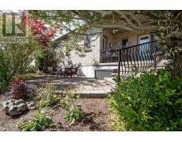 30 - 41 NORTH POINTE DRIVE - 36