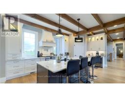 4640 LAKESHORE ROAD - 11