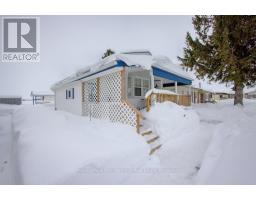 62 FAIRVIEW CRESCENT - 2