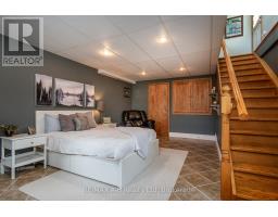 22 MILL STREET E - 38
