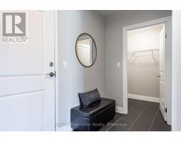 206 - 36 FRONT STREET - 4