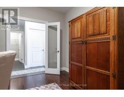 206 - 36 FRONT STREET - 7