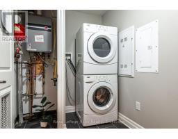 206 - 36 FRONT STREET - 9