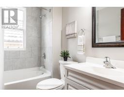 196 HURON STREET - 26