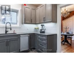 211 ALBERT STREET - 18
