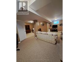 460 RICHARD CRESCENT - 14