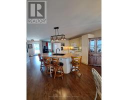 460 RICHARD CRESCENT - 4