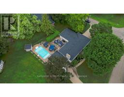 34 JACKSON CRESCENT - 1