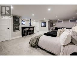 34 JACKSON CRESCENT - 32
