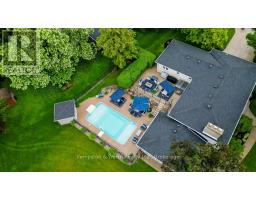 34 JACKSON CRESCENT - 40