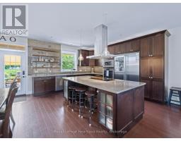 24 THIMBLEWEED DRIVE - 12