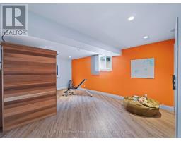 24 THIMBLEWEED DRIVE - 32