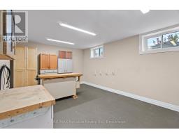 32 THIMBLEWEED DRIVE - 31