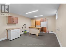 32 THIMBLEWEED DRIVE - 32