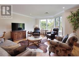206 - 30 FRONT STREET - 12