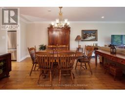 206 - 30 FRONT STREET - 17