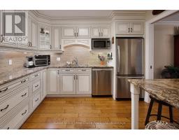 206 - 30 FRONT STREET - 9