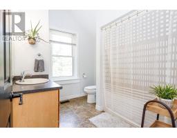 64 DUFFERIN STREET - 33