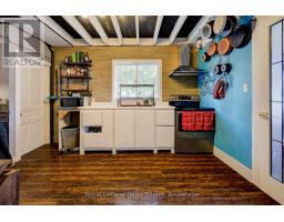 104 TRINITY STREET - 12