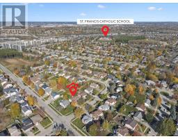 41 SHOEMAKER CRESCENT - 32