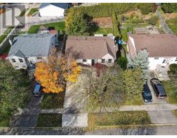 41 SHOEMAKER CRESCENT - 34