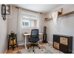 1047 DEVONSHIRE AVENUE - 24
