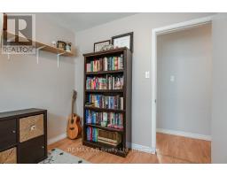 1047 DEVONSHIRE AVENUE - 25