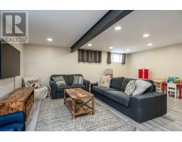 1047 DEVONSHIRE AVENUE - 32