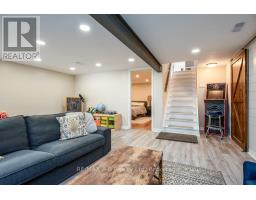 1047 DEVONSHIRE AVENUE - 35