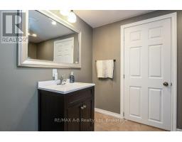 1047 DEVONSHIRE AVENUE - 38