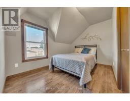 690 WALLACE AVENUE S - 30