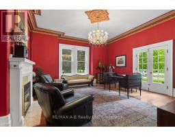 126 JOHN STREET N - 12