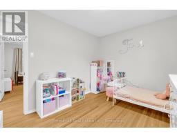 239 CLARKE STREET N - 13