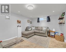 239 CLARKE STREET N - 25