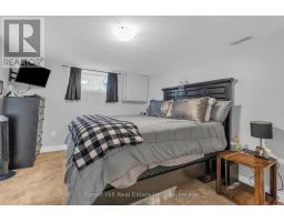 239 CLARKE STREET N - 27